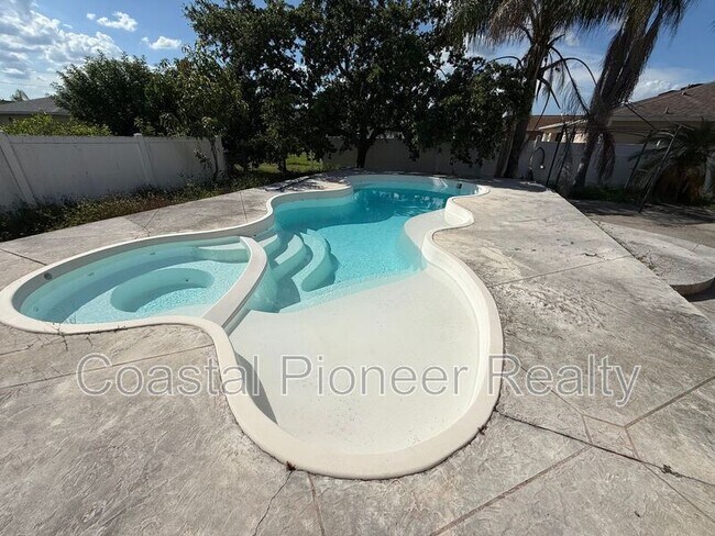 Foto del edificio - 724 Versailles Ln