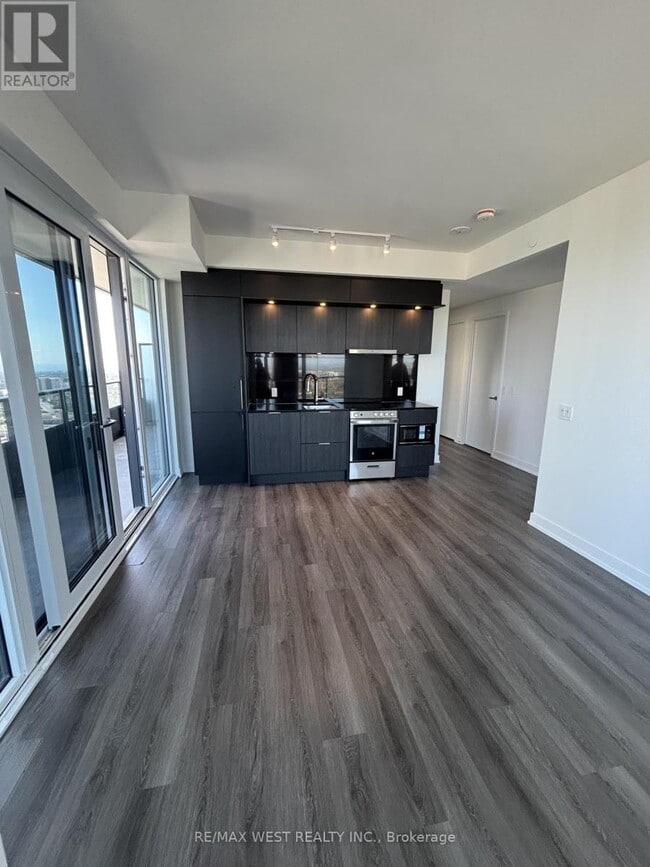 Photo du bâtiment - 448 Burnhamthorpe Rd W