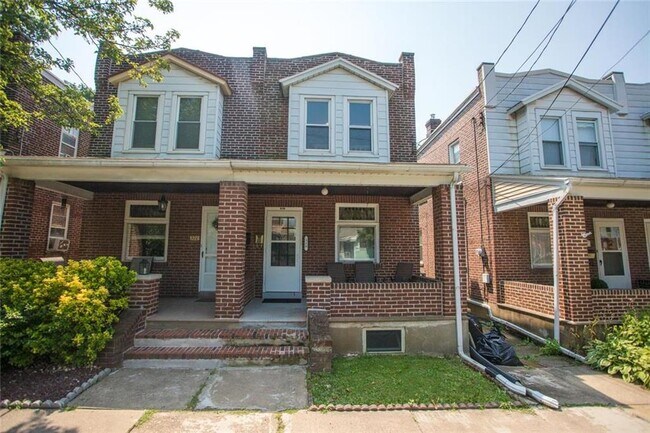 Building Photo - 318 E Laurel St