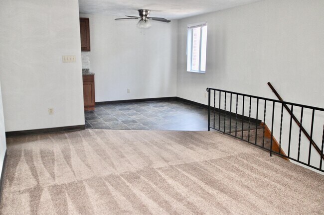 Building Photo - 185 Oak Manor Pl