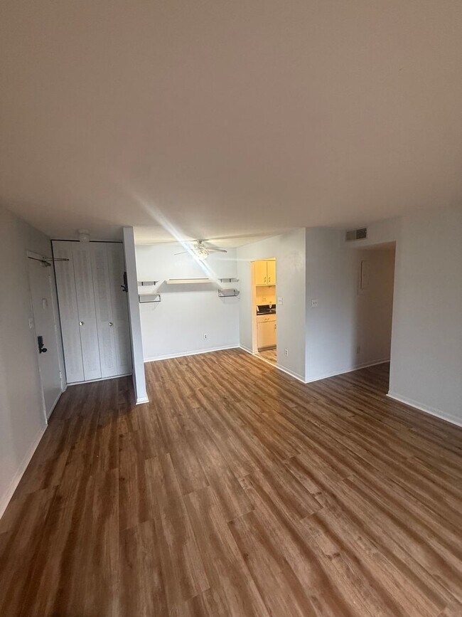 Foto del edificio - Right Around the Corner, Near Everywhere You Want to Be