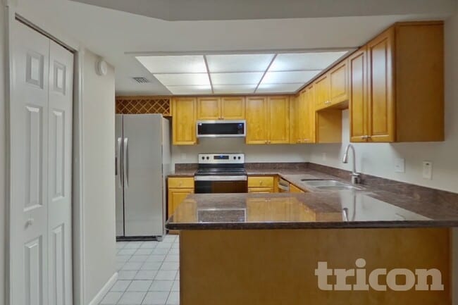 Building Photo - 2814 Cedaridge Dr