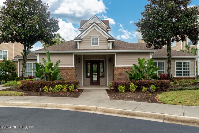 Foto del edificio - 11251 Campfield Dr