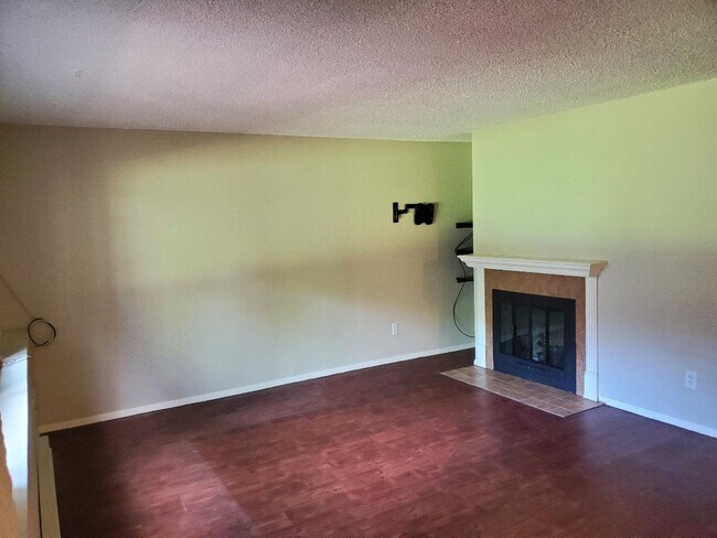 Living area - 925 Columbia Rd