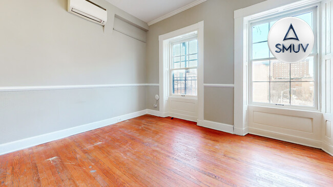 Building Photo - Charming studio in Mount Vernon w/shared l...