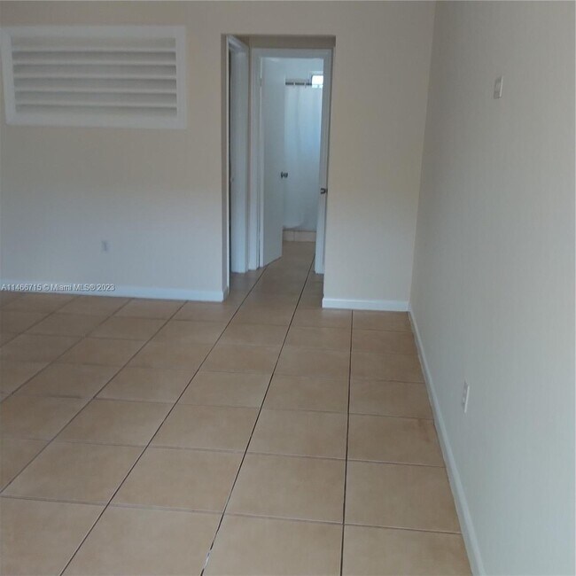 Foto del edificio - 692 NE 85th St