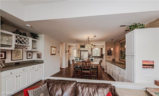 Building Photo - 1 br, 1 bath Condo - 7324 Lakefront Dr
