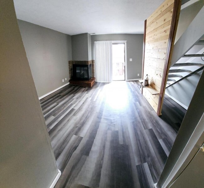 Foto del edificio - 647 Villa Rd