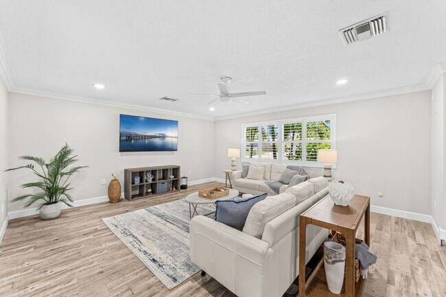 Building Photo - 1109 Seminole Dr