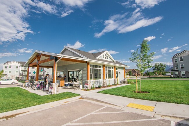 Building Photo - *The Village on 4th in Springville