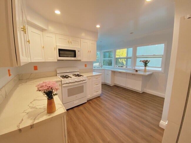 Building Photo - 2613 Rutherford Dr