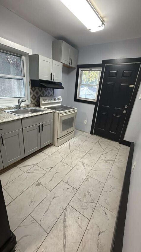 Foto principal - 87 Breunig Ave