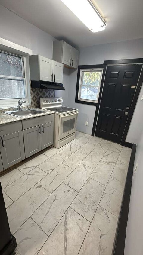 Primary Photo - 87 Breunig Ave