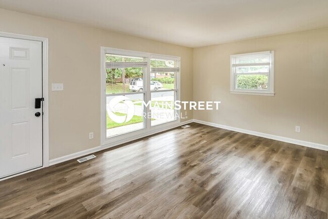 Foto del edificio - 3 Bedroom Pet-Friendly Home in CHARLOTTE, NC with Main Street Renewal