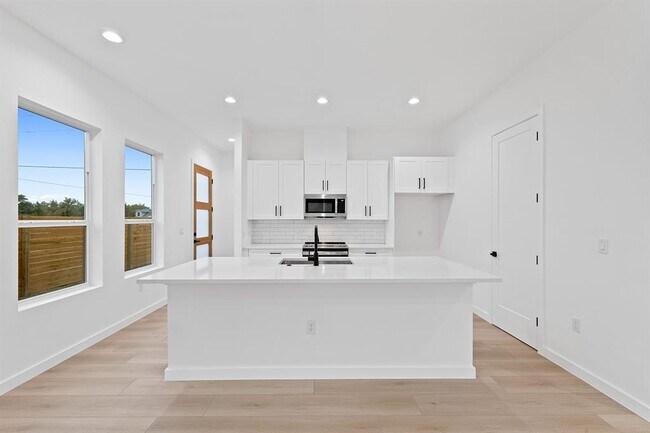 Building Photo - 21505 Boggy Ford Rd