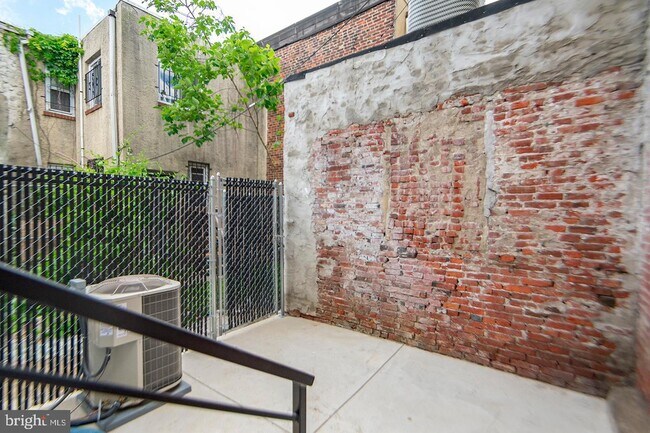 Building Photo - 2645 Annin St