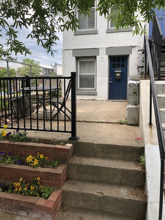 Primary Photo - 1533 Pennsylvania Ave SE