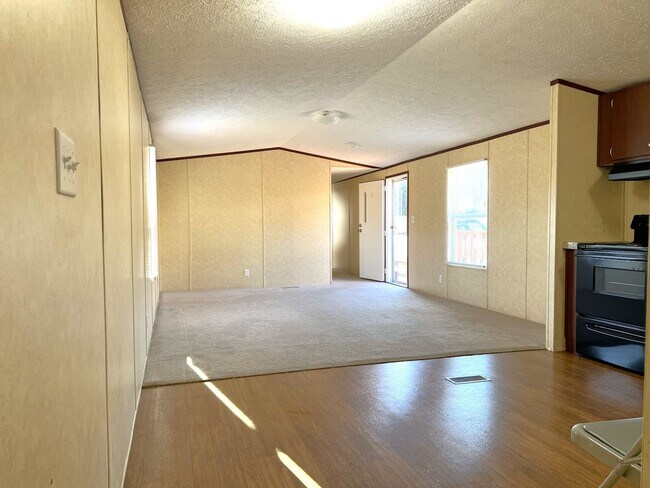 Foto del edificio - Louisville 37777 - 3 bedroom, 2 bath home ...