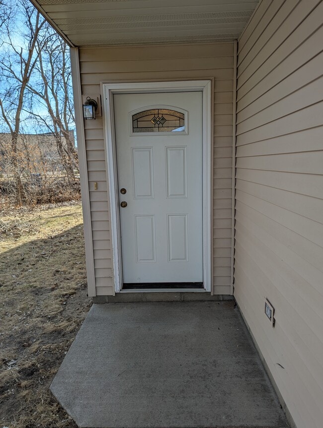 Building Photo - 7654 Woodlawn Dr