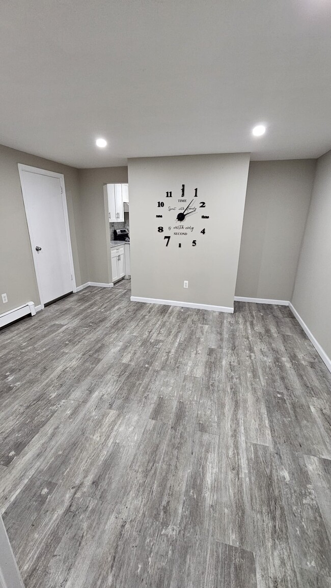Living room - 314 Farnsworth Ave