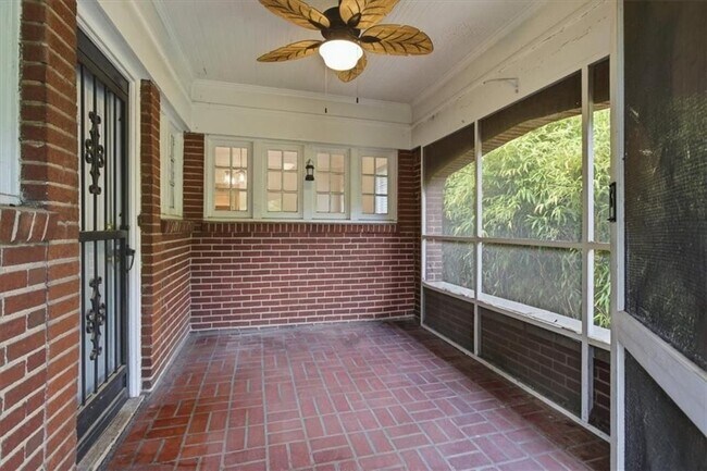 Foto del edificio - 1513 Melrose Dr SW
