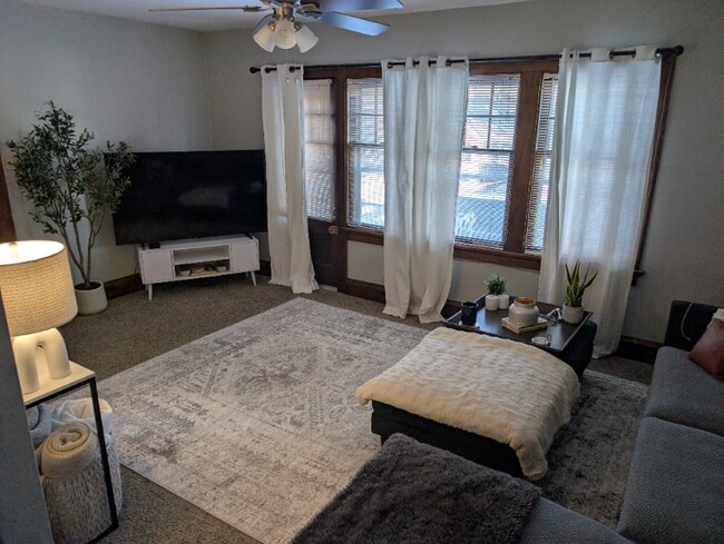 Foto del edificio - 5725 W Wells St