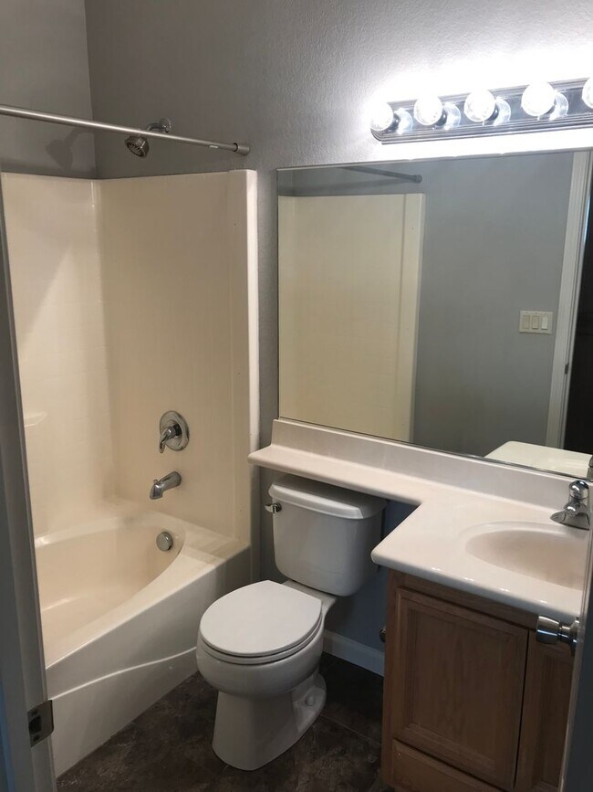 Foto del edificio - 3 Bed | 2 bath | 1582 SF |  2 Car Garage |  Single Story | Tenant pays $175 for WS&G