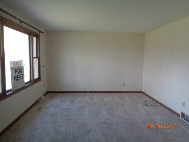 Building Photo - 1425 Como Park Blvd