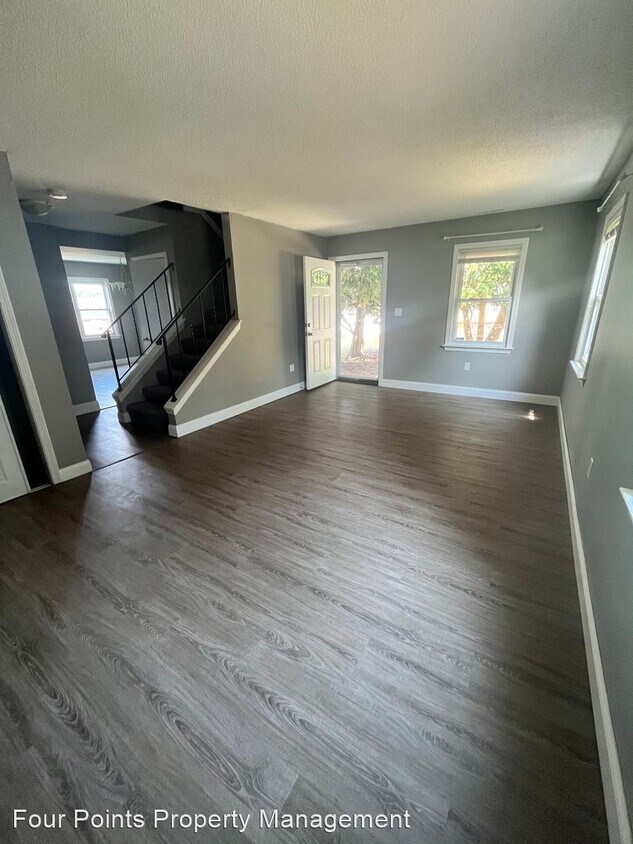 Primary Photo - 3 br, 2 bath House - 16 Hope Drive Unit 16
