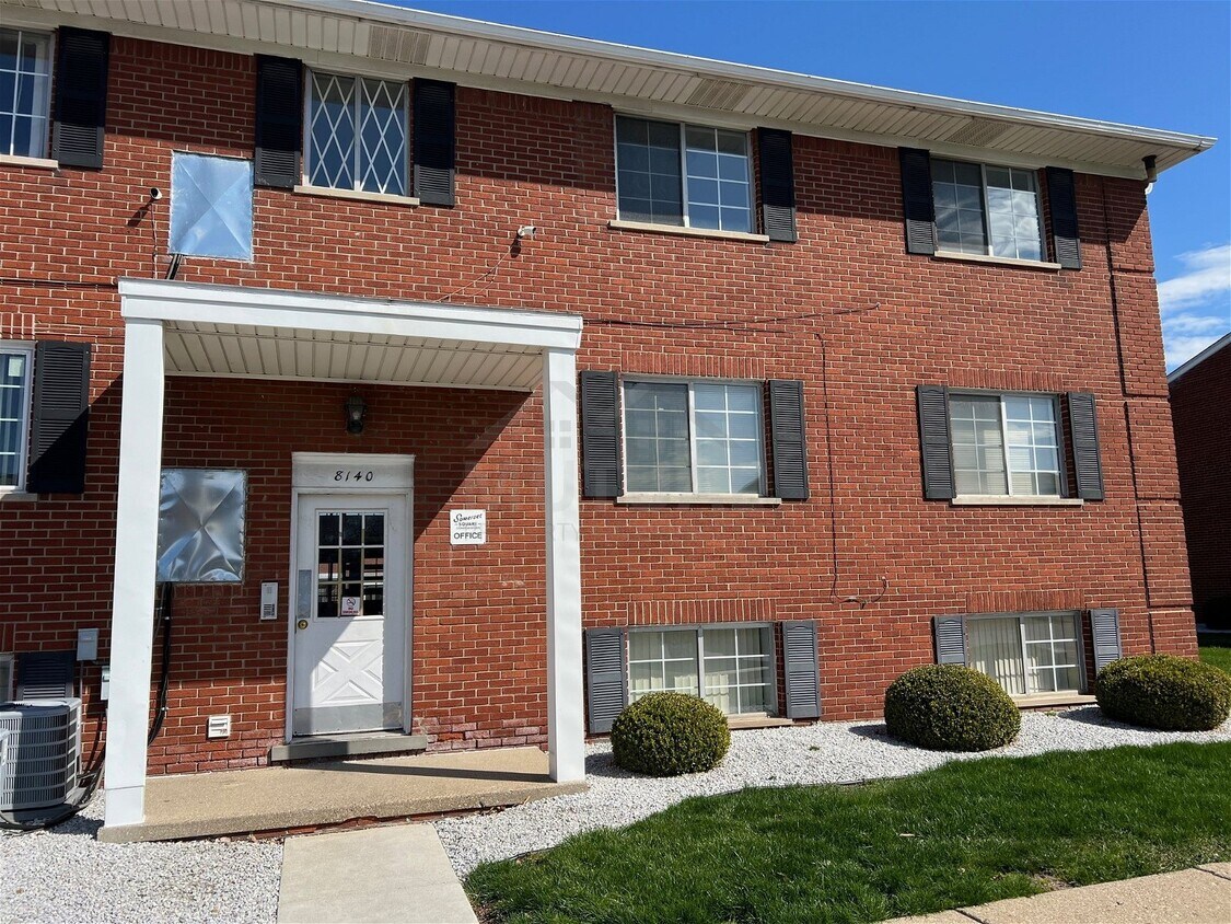 Primary Photo - 8140 Crestview Drive Apt #4, Sterling Heig...