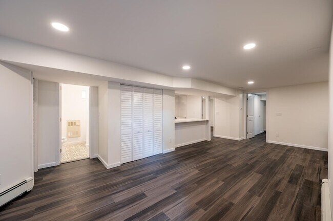 Foto del edificio - 124 Bentley Ave
