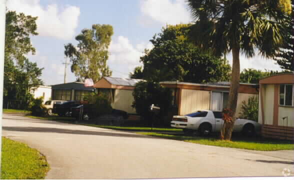 Building Photo - Western Hills