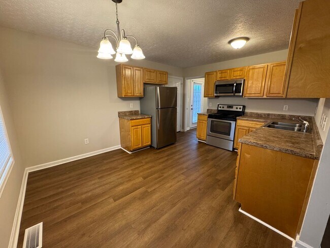 Foto del edificio - Spacious 3 bedroom, two bathroom home close to GM, Magna and Industrial Park