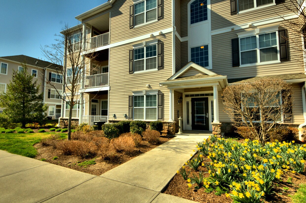 Entrance - 211 Timberlake Dr