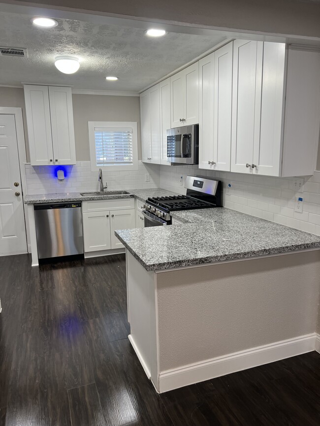 kitchen close up view - 2205 St Emanuel St