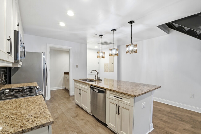 Photo - 701 Royal Ct Townhome