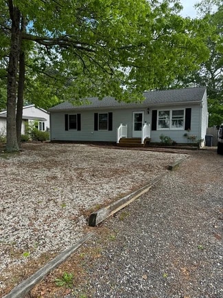 Building Photo - 1217 Galley Ave