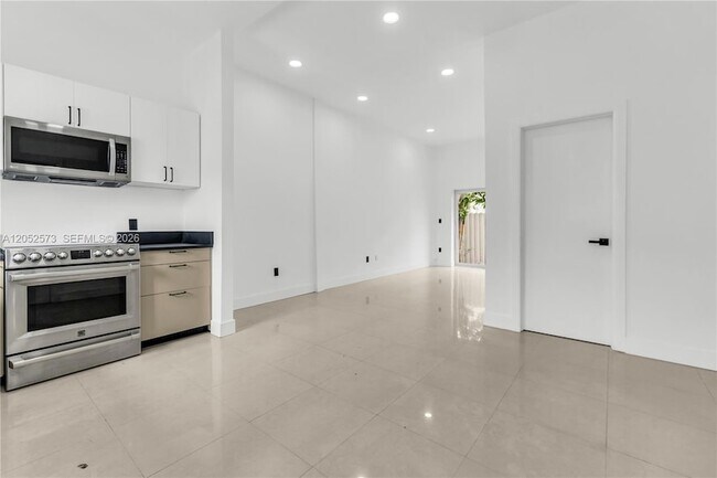 Foto del edificio - 1011 SW 7th St