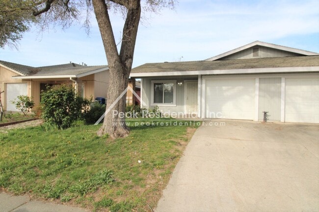 Photo - Cute 2bd/2ba Duplex with Garage - Walk to ... House