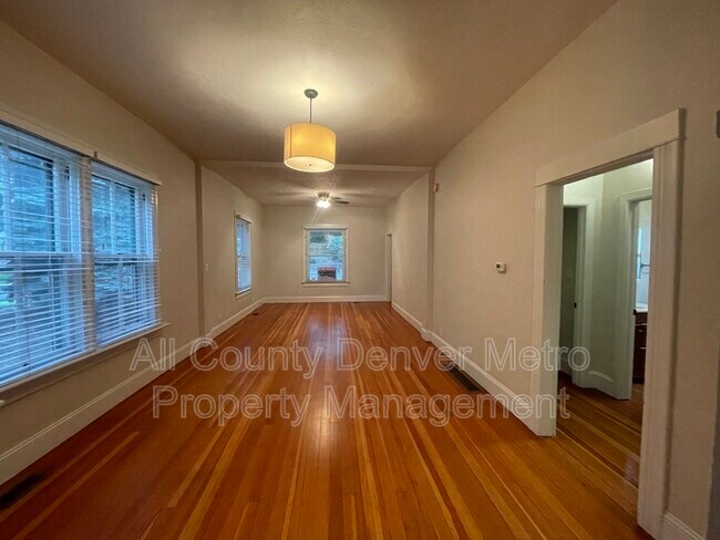 Foto del edificio - 4532 Eliot St