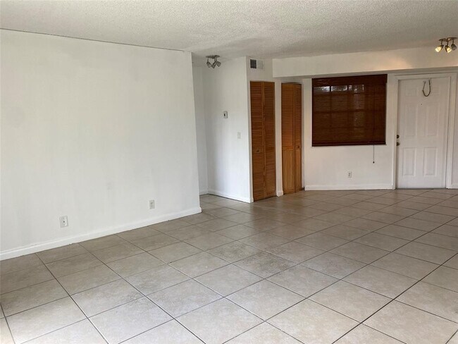 Foto del edificio - 8734 SW 3rd St
