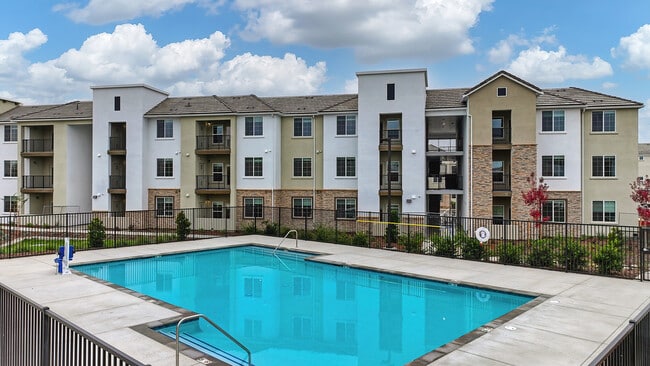 Building Photo - Gardens at Bella Breeze