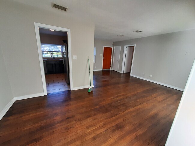 Foto del edificio - 3162 E Fort King St