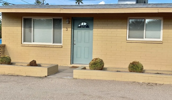 Building Photo - 4017 E Palm Ln