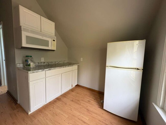 Building Photo - 517 Quinnipiac Ave