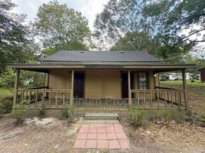 Building Photo - 93 Benson St