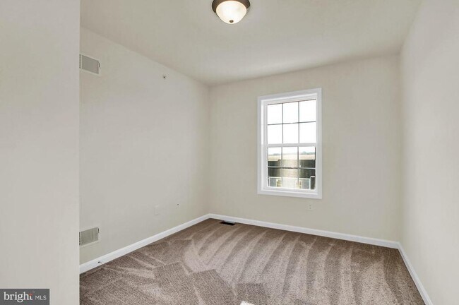 Foto del edificio - 219 Woodside Ave