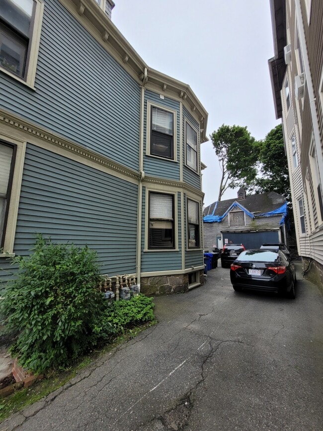 Building Photo - 126 Calumet St