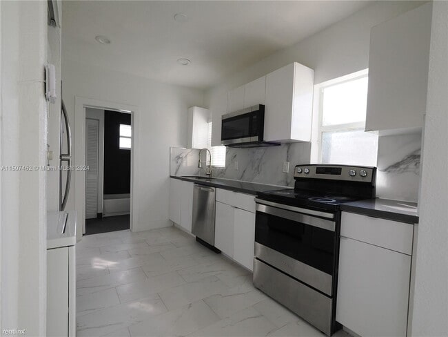 Building Photo - 3 br, 2 bath House - 2272 NW 2nd St # 2