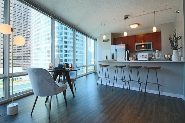 Foto del edificio - 350 E Ohio St